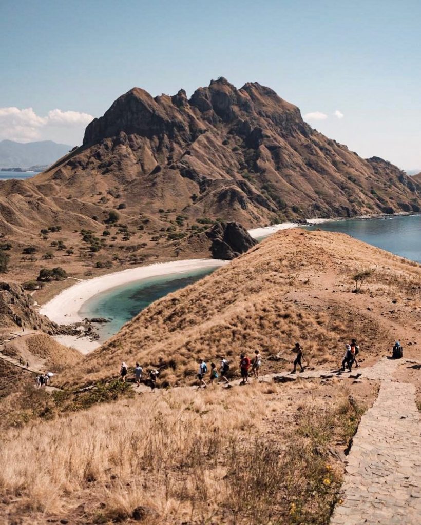 A Backpacker Gude to Enjoy Padar Island to the Most